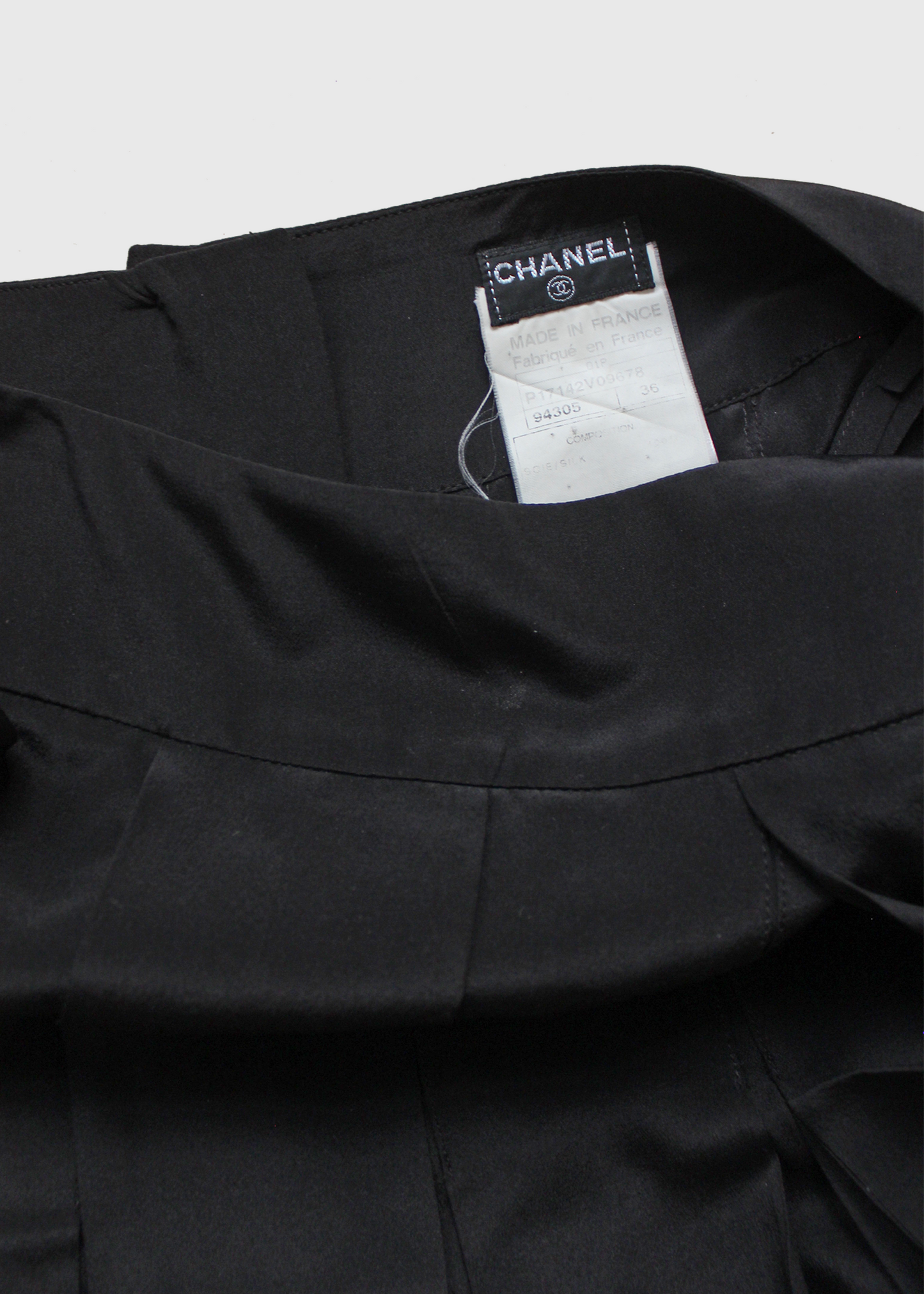 CHANEL 2001 Black Silk Bow-Tie Pleated Mini Skirt