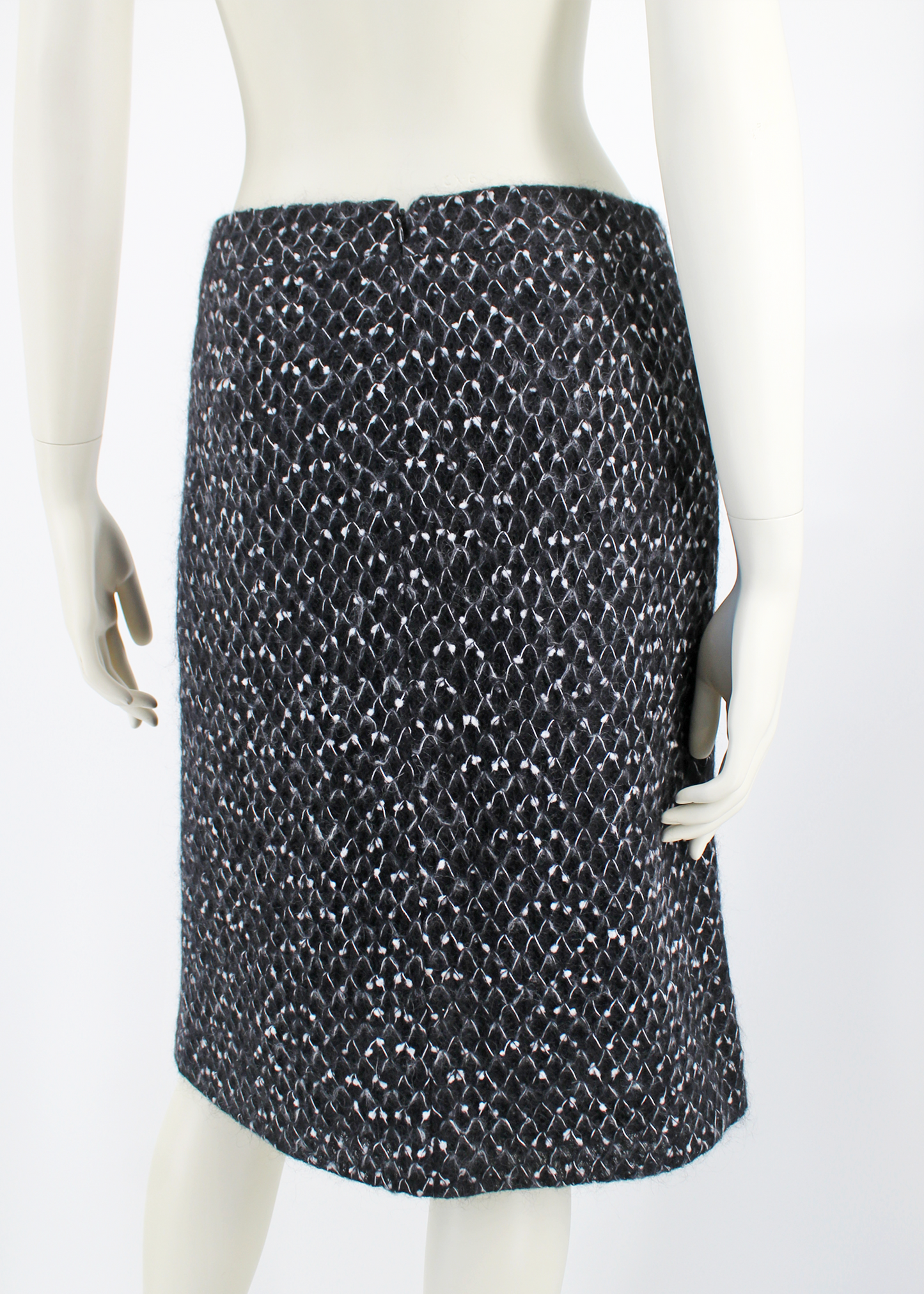CHANEL 2005 Salt and Pepper Mohair Tweed Skirt- Size FR38