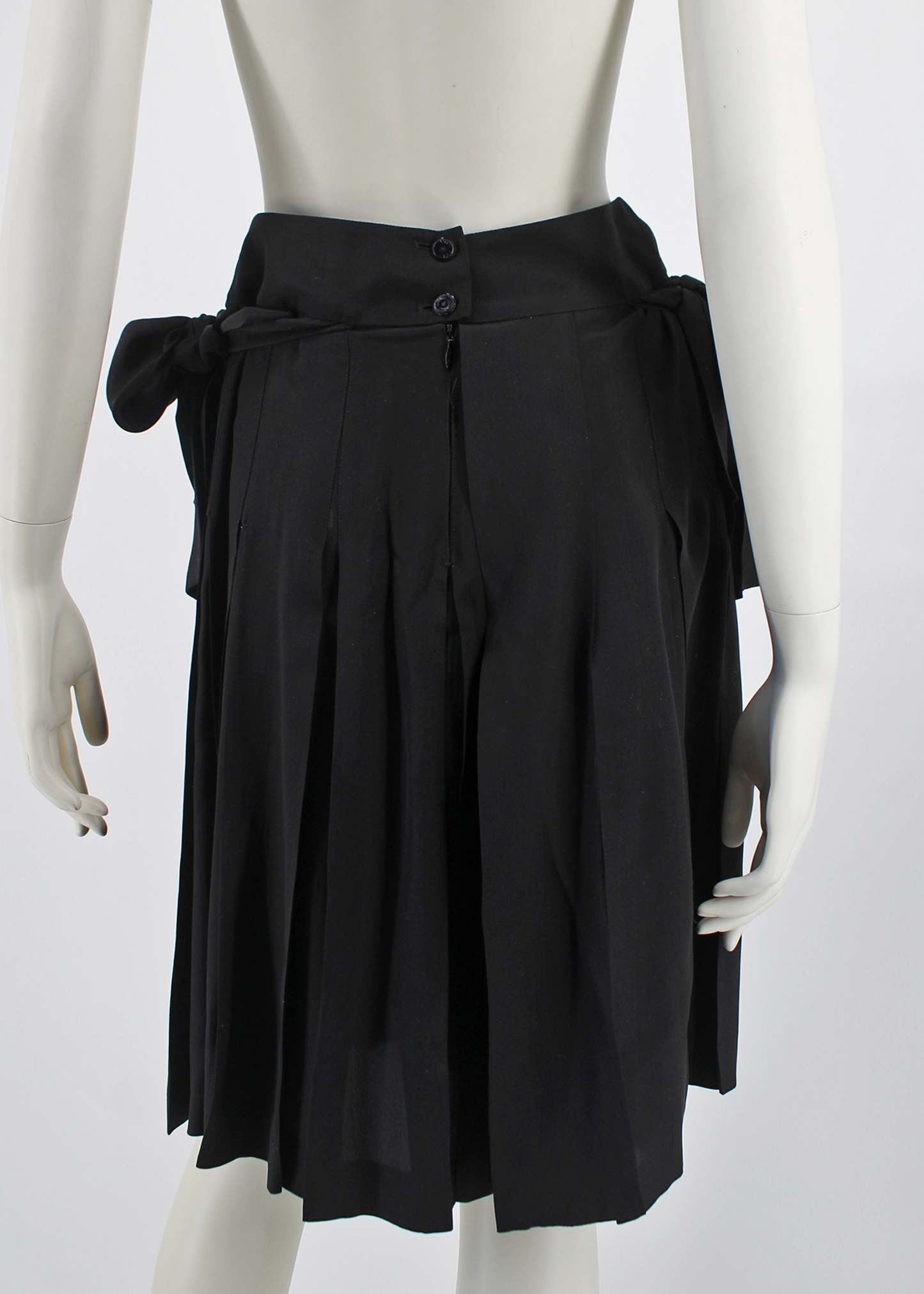 CHANEL 2001 Black Silk Bow-Tie Pleated Mini Skirt