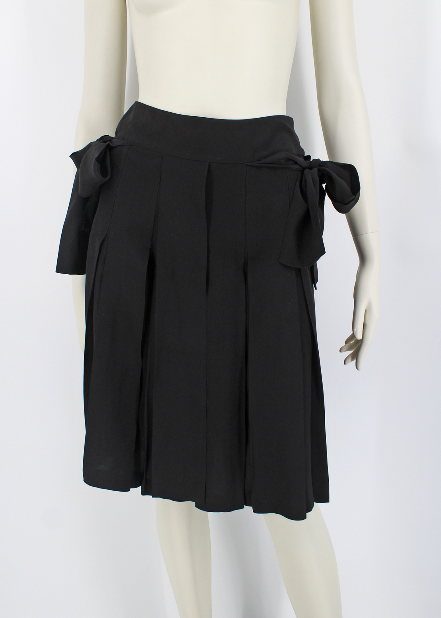 CHANEL 2001 Black Silk Bow-Tie Pleated Mini Skirt