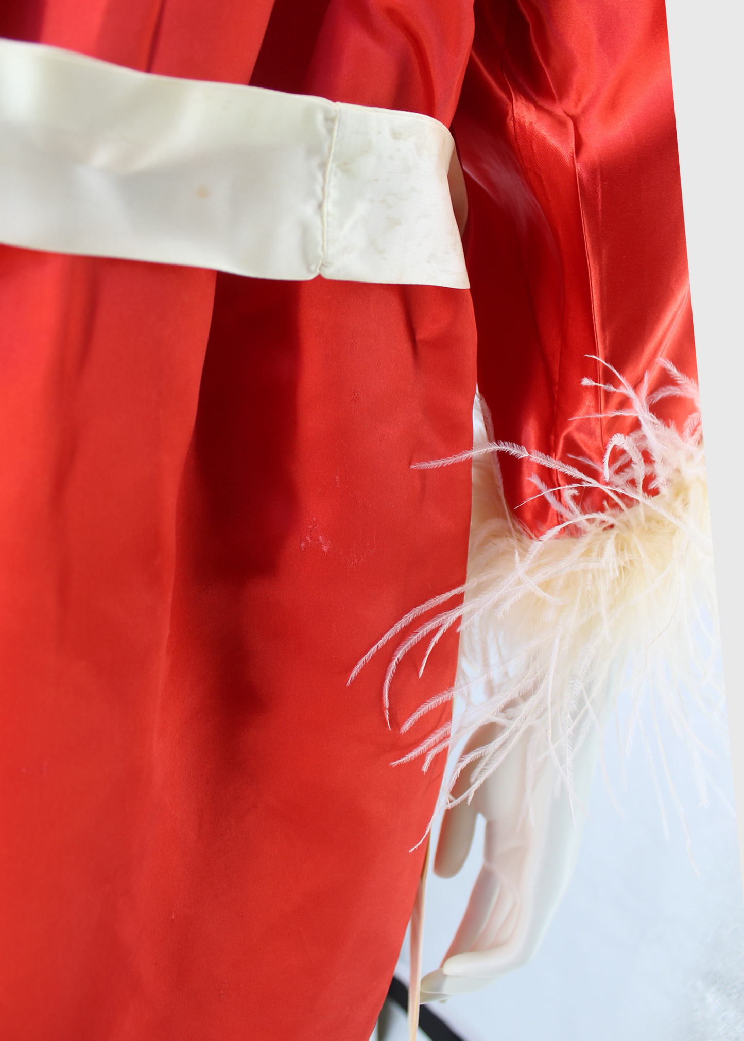 Dauphinette 1940s Red "Hollywood" Hand-Embroidered Robe with Feathers