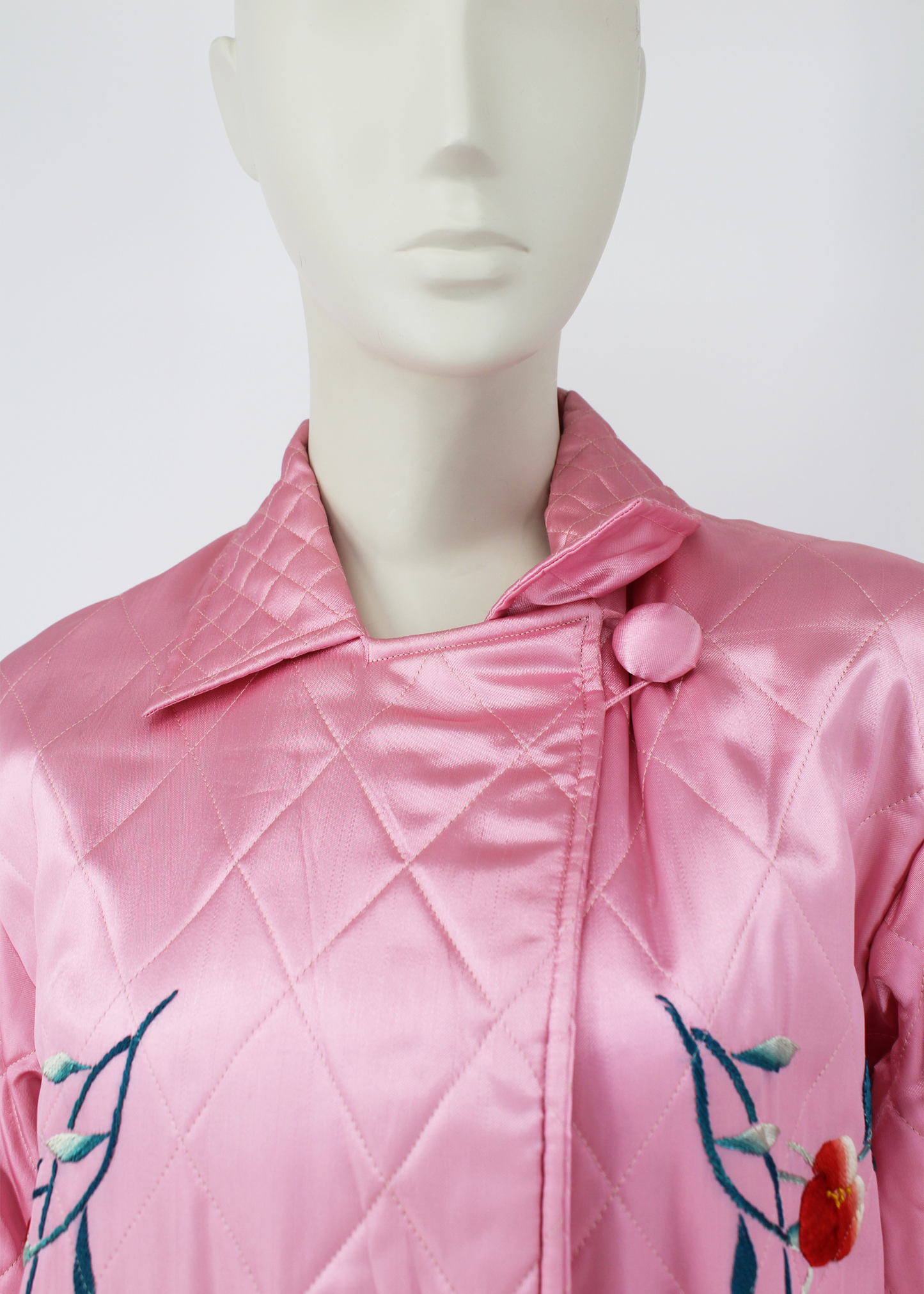 Dauphinette 1940s Pink Hand-Embroidered Quilted Robe