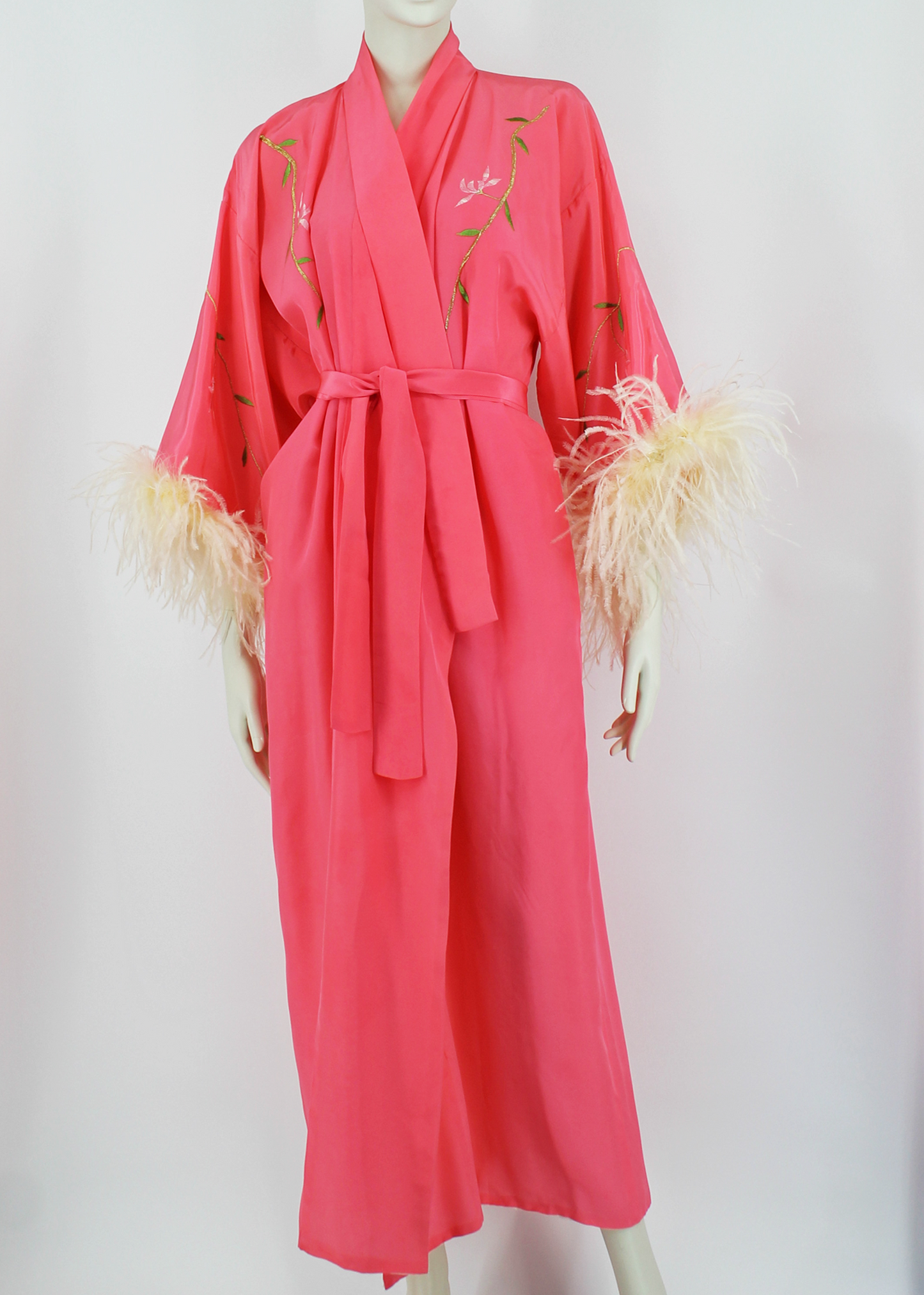 Dauphinette 1960s Pink Hand-Embroidered Robe with Feathers