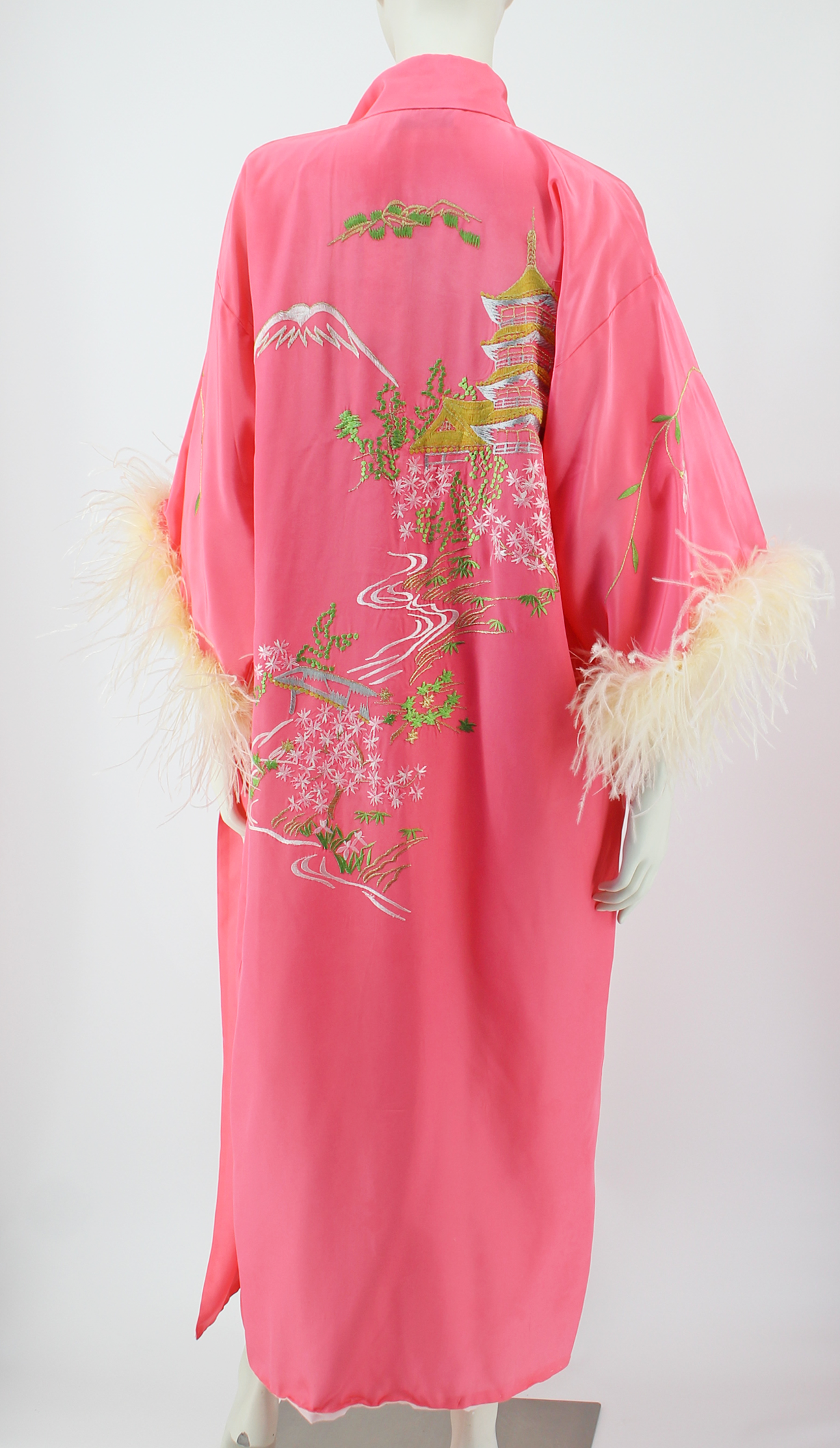 Dauphinette 1960s Pink Hand-Embroidered Robe with Feathers
